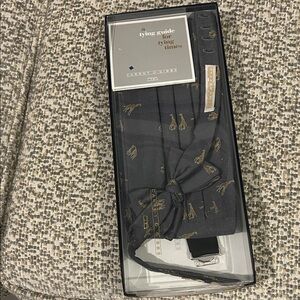 Elegant Navy Tie with Subtle Pattern